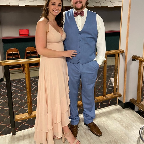 Lulus blush pink dress. Worn once for wedding. - Picture 1 of 4